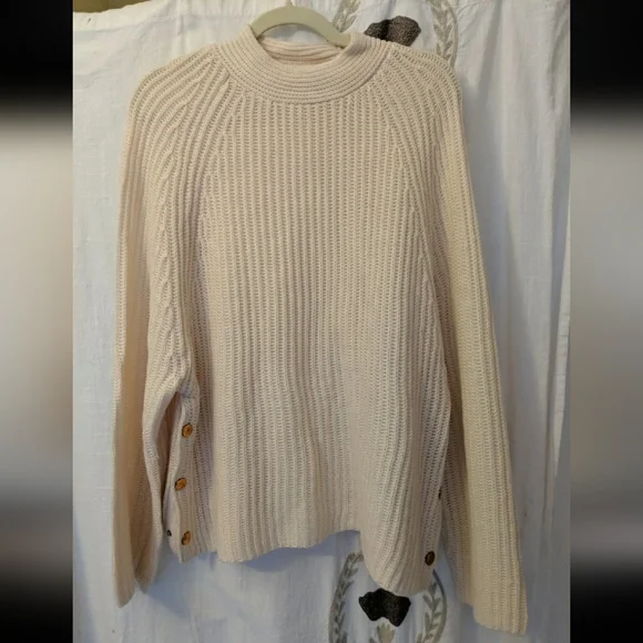 LN White Vici Sweater Button Crew S - Picture 7 of 8